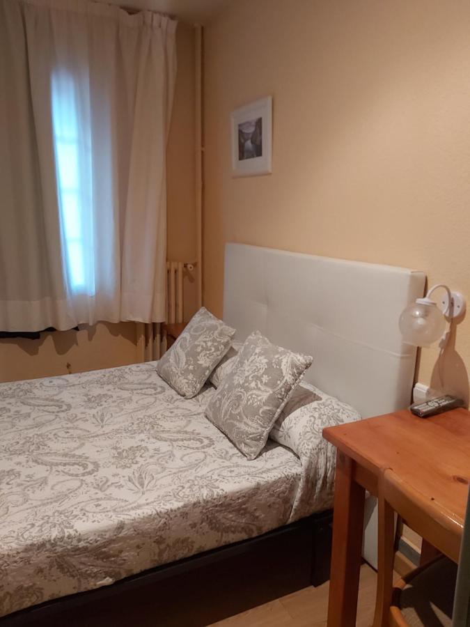 Hostal Porta De Nuria Рибес-де-Фресер Экстерьер фото
