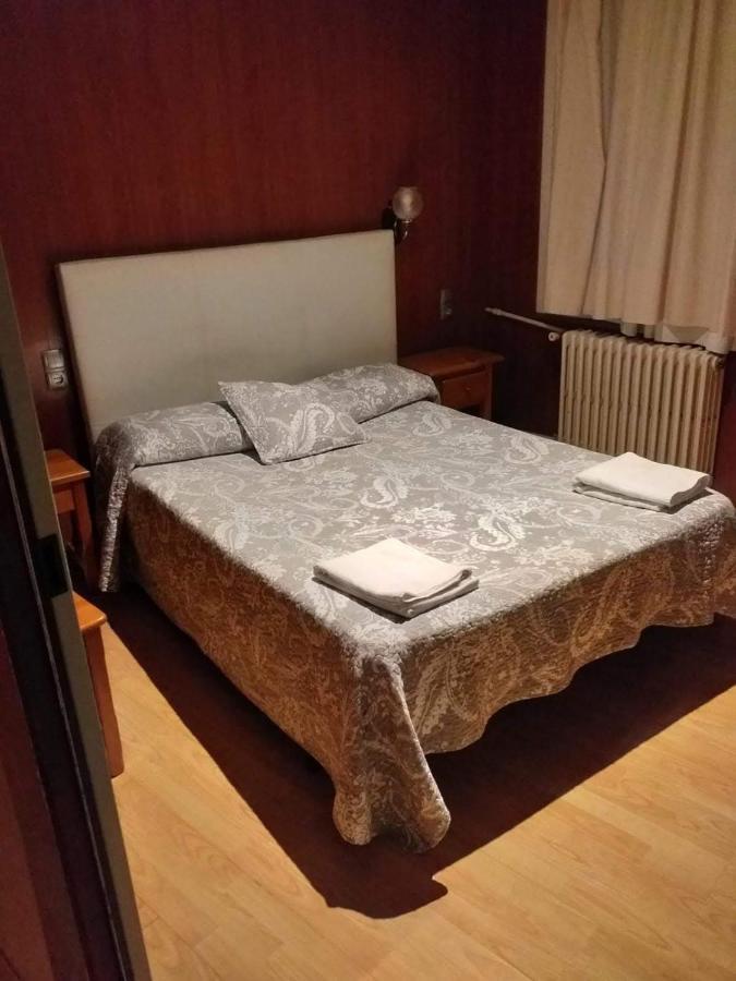 Hostal Porta De Nuria Рибес-де-Фресер Экстерьер фото