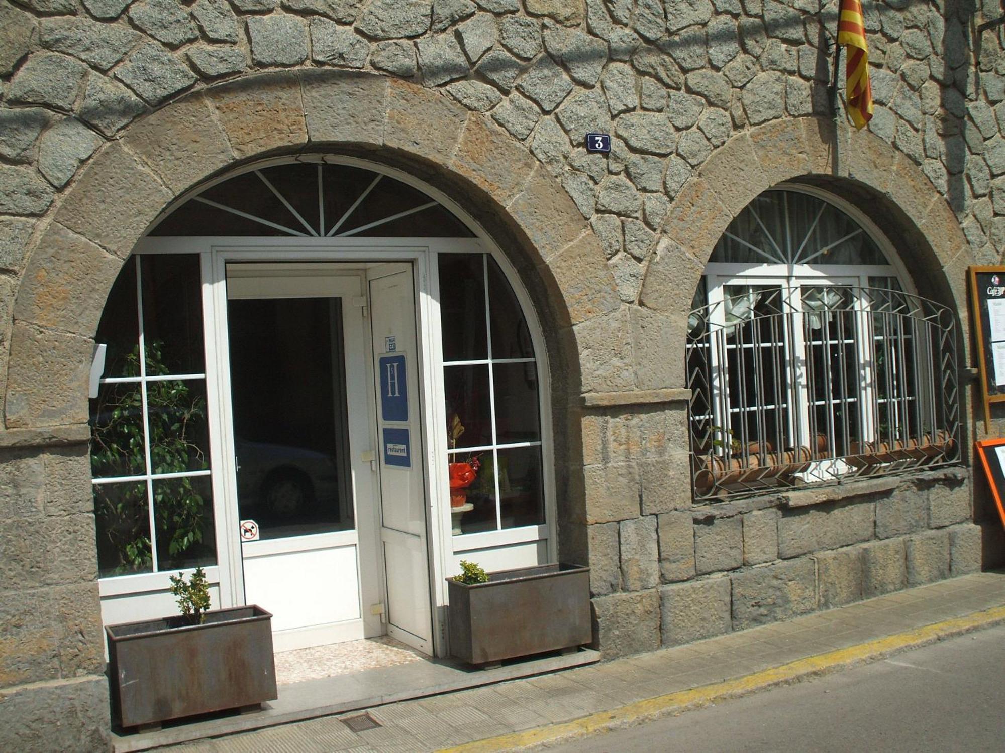 Hostal Porta De Nuria Рибес-де-Фресер Экстерьер фото